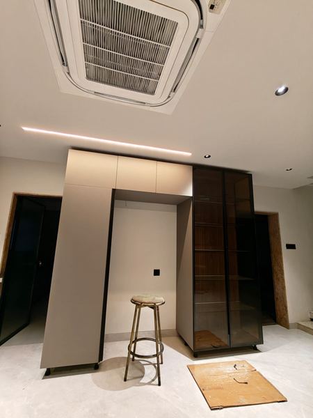Handleless modular kitchen (photo 3 of 6)